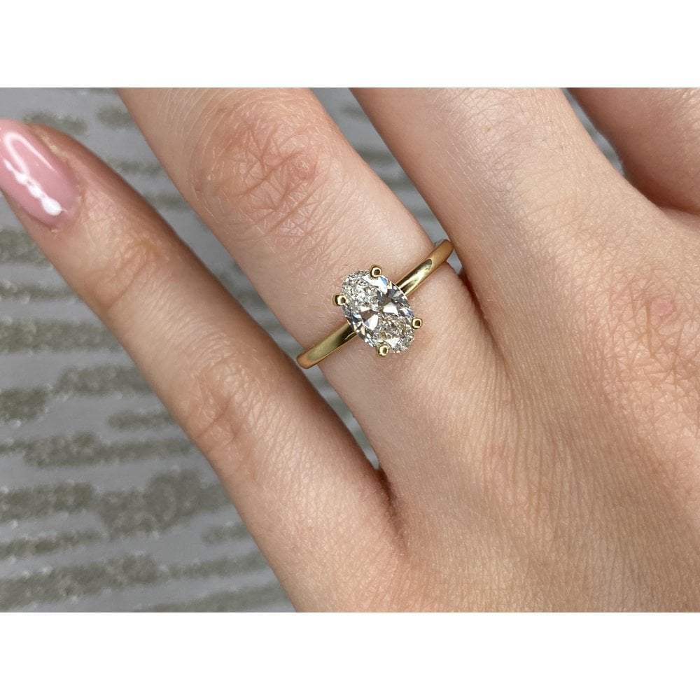18ct Yellow Gold Lab Oval Diamond 1.0ct Ring
